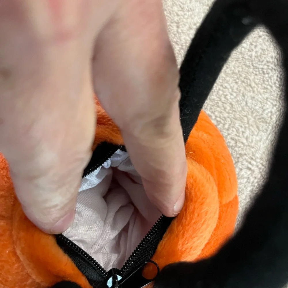 Pumpkin mini purse with zipper pocket. Halloween fun for‎ kids or grown ups!